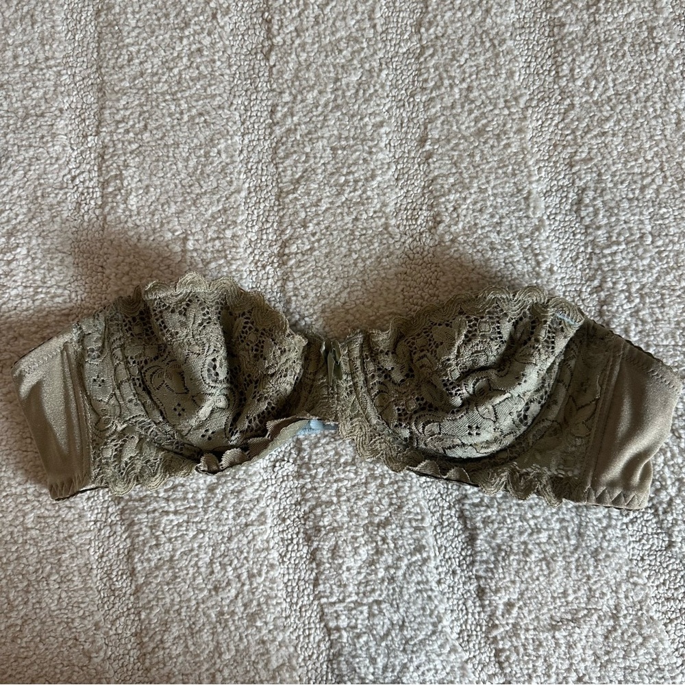 Vintage Forever 21 Women’s Green Lace Strapless Bra